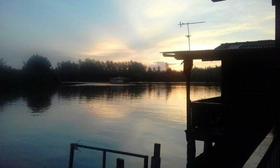 Maena Water Chalets Tumpat Экстерьер фото